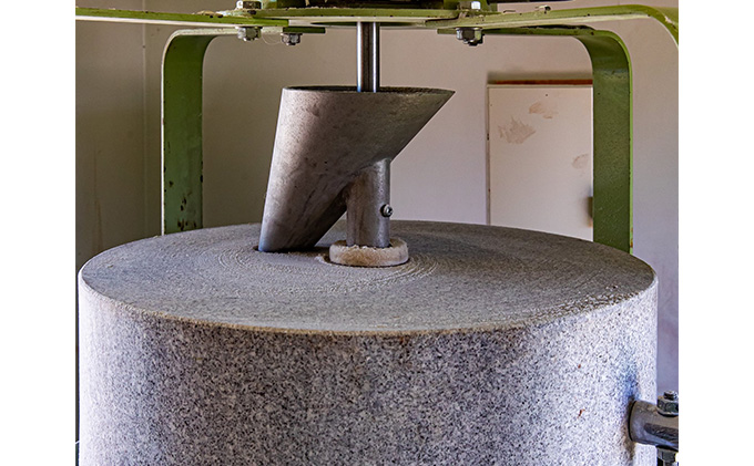 石臼挽き おうちで簡単手打ち うどん セット 一文字 乾麺 （黒うどん）4袋 約8人前（1袋200g、約2人前）とふくほのか 小麦粉 1kg 備前福岡 一文字うどん 麺類 体験 子供 長期休み 自由研究 楽しい 学び 食育 レシピ付き お家時間 