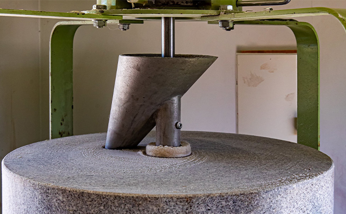 石臼挽き一文字 乾麺 （黒うどん）4袋 約8人前（1袋200g、約2人前） 備前福岡 一文字うどん 麺類 小麦製品 ざるうどん かけうどん 子供 お昼 ランチ あっさり さっぱり 地元 小麦粉 風味 