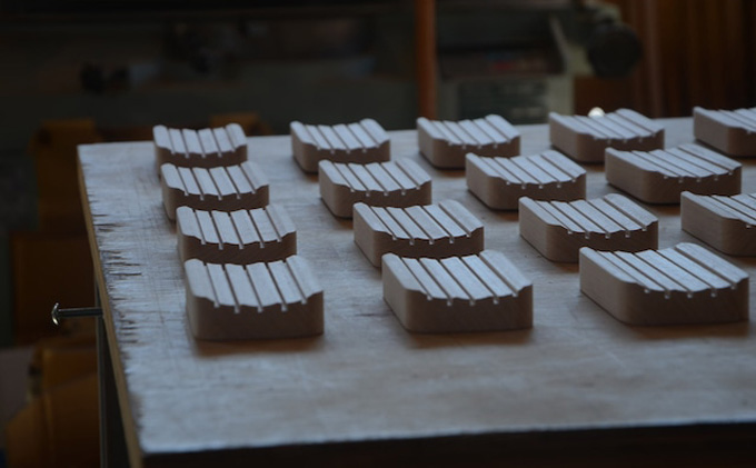 北海道の木材を使用したソープディッシュ【1個】 雑貨 日用品 工芸品 シンプル ブナ材 石鹸 皿 トレイ おしゃれ 自然 天然 