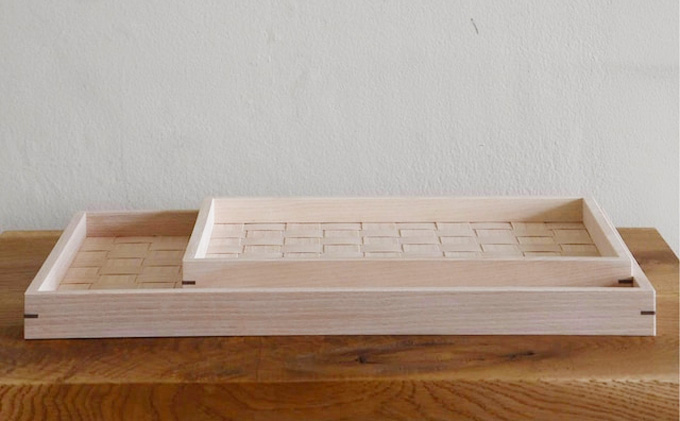 北海道産木材を使用した オリジナルトレイ【L】 雑貨 日用品 工芸品 編込み 薄く 削く ブナ材 丁寧 ウォルナット くさび 意匠 シンプル ティータイム 小物入れ 