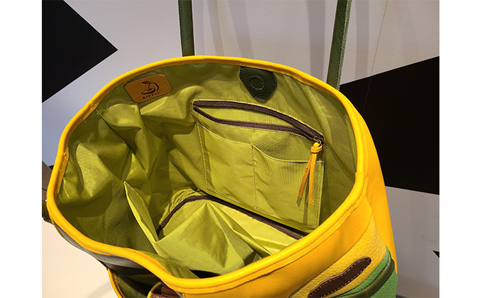 アボカドデザインのアートなレザートートバッグ ファッション カバン ラージ 牛革 パッチワーク ジェンダーレス ポケット ボトルホルダー 