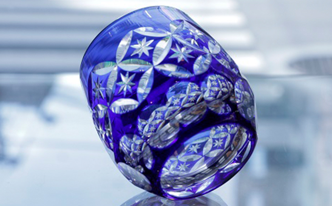 江戸切子 懐石杯 七宝繋ぎに星 藍 ヒロタグラスクラフト 高級 切子 日本酒 焼酎 グラス ガラス コップ ガラスコップ ロックグラス ミニグラス ぐいのみ おちょこ 食器 工芸品 伝統工芸 ギフト プレゼント 贈答 贈答品 贈り物 お祝い 退職祝い 東京