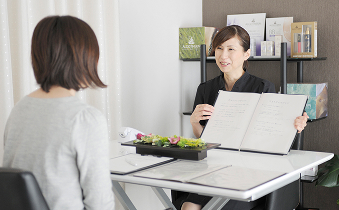 フェイシャルエステ回数券10回分（70分／回）美容 美顔 美肌 プライベートエステ エステ 厳選 人気 袋井市 体験 チケット 美顔器 リゼネレート 目元 唇 集中ケア 毛穴 シワ タルミ ニキビ ニキビ跡 ハリ ツヤ ナノスタンプ技術 引き締め 