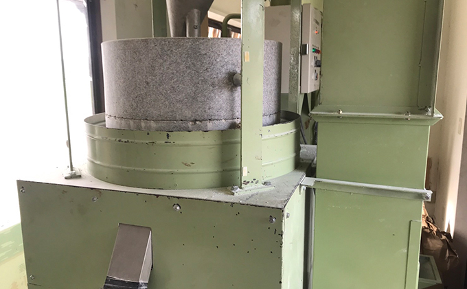 瀬戸内自然栽培・石臼挽き小麦粉「ミナミノカオリ」2kg 加工食品 晴れの国 太陽 エネルギー パン お菓子 無農薬 無肥料 胚芽 表皮 胚乳 経験 技術 