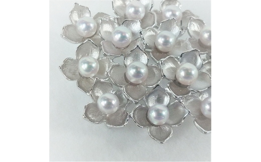 200-17伊勢志摩あこや本真珠ブローチ・あじさい(B02)