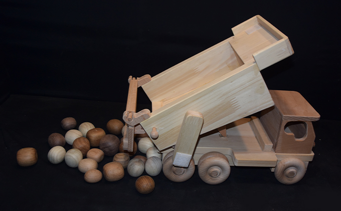 【年末受付限定】ダンプカー おもちゃ 子供 手作り 木のおもちゃ 木製 日本製 孫 小さい子 キッズ 贈り物 誕生日 乗り物 車のおもちゃ 