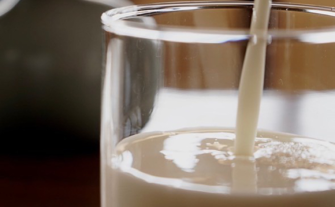 【6カ月定期便】中谷牧場 ジャージー A2ミルク 900ml×5本 ジャージー牛 やさしい 国産 オホーツク北海道 牛乳北海道産 ジャージー牛乳 飲み物 朝食 生乳 牧場のミルク 牧場の牛乳 こども 