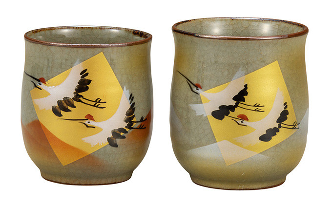 九谷焼 組湯呑/金箔鶴 a03 工芸品 ペア湯呑 結婚 引き出物 金婚式 誕生日プレゼント 還暦祝い 古希 喜寿 米寿 退職 定年 プレゼント お祝い お返し お礼 