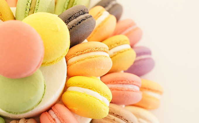 数量限定★マカロンタワー 皆さんでデコレーション 3段ロールケーキと色々なフレーバーのマカロン60個入り 豪華 お祝い おやつ 洋菓子 人気 厳選 袋井市 スイーツ ホームパーティー 