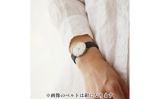 すみだ北斎美術館オリジナル 北斎 新形小紋帳 輪ちがい麻の葉 腕時計ユニセックス シルバー ファッション小物 シンプル デザイン 伝統素材 手作業 15mm幅 女性標準サイズ 