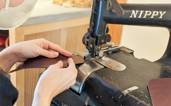 靴工房で体験する、イタリアンレザーを使ったバブーシュ作りの参加チケット 体験チケット 一日で完成 初心者 安心 