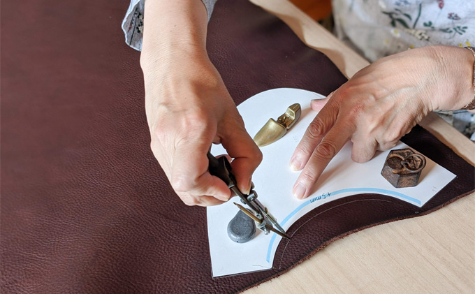 靴工房で体験する、イタリアンレザーを使ったバブーシュ作りの参加チケット 体験チケット 一日で完成 初心者 安心 