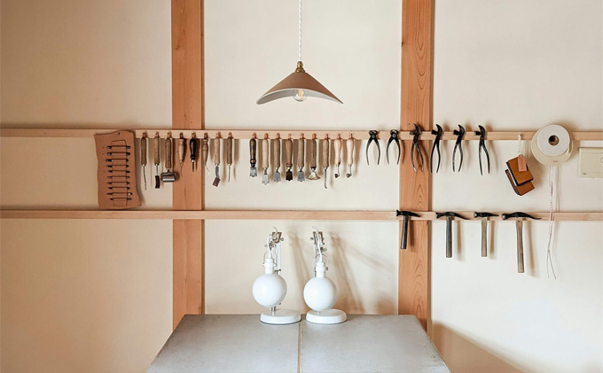 靴工房で体験する、イタリアンレザーを使ったバブーシュ作りの参加チケット 体験チケット 一日で完成 初心者 安心 