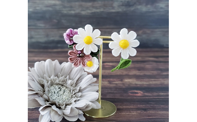 マーガレットピアス　片耳　花芯黄&花びら白 マーガレットピアス 片耳 花芯黄&花びら白