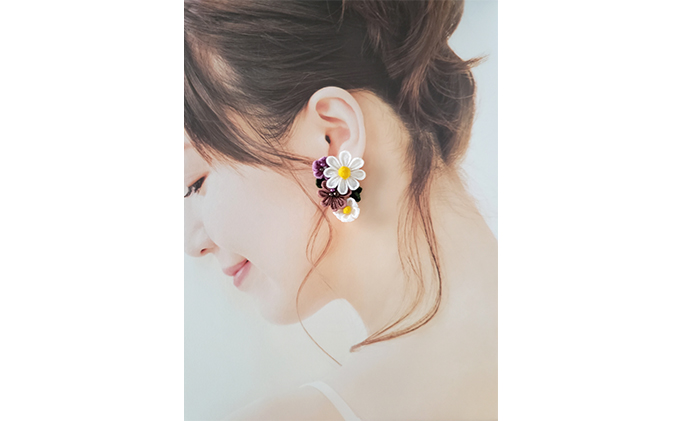 マーガレットピアス　片耳　花芯黄&花びら白 マーガレットピアス 片耳 花芯黄&花びら白