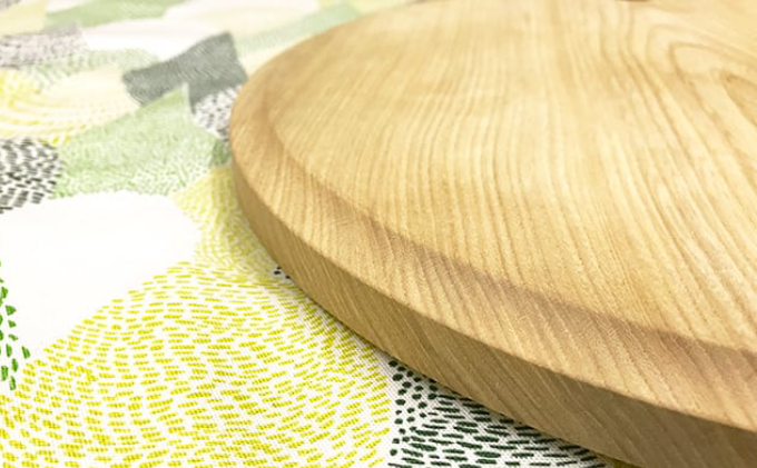 十勝の木のうつわ［天然木製］ カッティングボード 丸型 30cm【 工芸品 まな板 調理器具 北海道 十勝 幕別 】