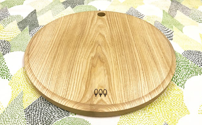 十勝の木のうつわ［天然木製］ カッティングボード 丸型 24cm【 工芸品 まな板 調理器具 北海道 十勝 幕別 】