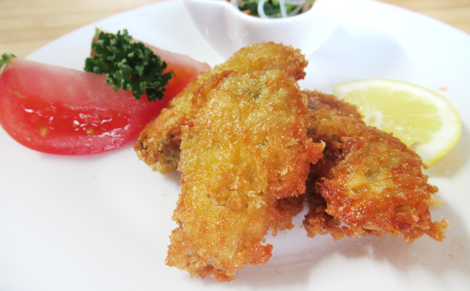 北海道厚岸産牡蠣「マルえもん」むきかき300g（約12～15粒） 魚貝類 海鮮 海のミルク 国産 新鮮な牡蠣 生食 カキフライ 牡蠣飯 グラタン 海の幸 牡蠣の剥き身 マルえもん