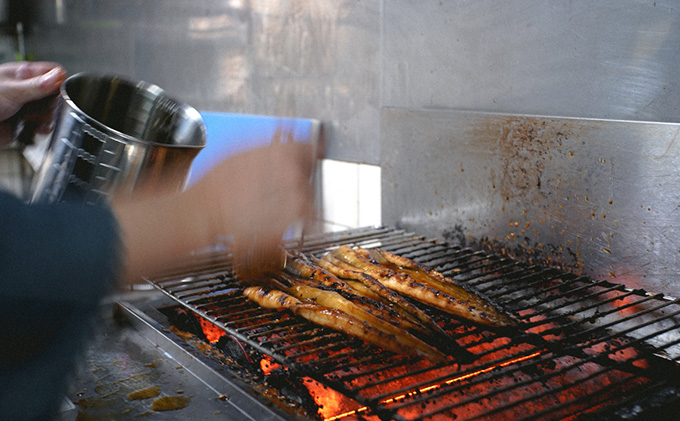 穴子 焼き穴子 4尾入 300g 蒲焼き 小分け 真空パック 厳選 特選 不揃い 小ぶり 魚貝類 魚介類 おかず 和食 魚料理 青島 冷蔵 冷蔵配送 岡山 岡山県 瀬戸内市
