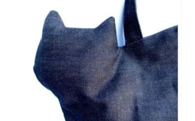 オリジナルネコ型トートバッグ　デニム ファッション かばん ふわふわ エコファー ネコ好き ネコグッズ ネコの形 ネコの形のバック 手持ちバック デニム生地 