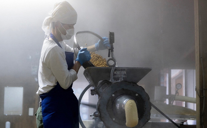 【ふるさと納税】天然醸造 世屋みそ 950g 3個セット みそ 赤味噌 赤みそ 天然醸造 熟成 伝統製法 セット 国産 味噌 コシヒカリ 大豆 