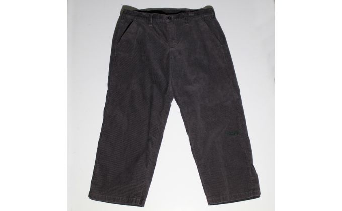 TheCaviar ヴィンテージコーデュロイトラウザー　ブラック ファッション 男性 メンズ ズボン パンツ 日本製 クラシカル ワークスタイル シルエット 綺麗 ベルトループ巾 レングス設定 細部 こだわり 