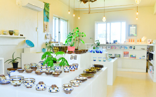 【沖縄のかわいい器】陶factory509 モノクロ皿／チェック