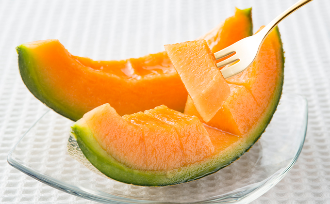 【2026年7月上旬～発送】ふらの 赤肉 メロン 2kg以上×2玉 北海道 富良野市（高見農園）メロン フルーツ 果物 新鮮 甘い 贈り物 ギフト 道産 ジューシー おやつ ふらの ブランド 夏 