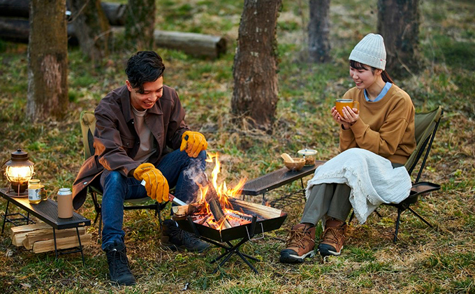 焚き火台 TKB-ST43 アイリスオーヤマ キャンプ用品 アウトドア用品 アウトドアグッズ キャンプ 簡単組み立て 網付き ダッチオーブン調理 耐熱黒塗装 