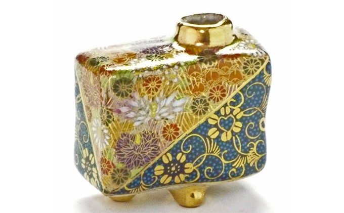 百華園-九谷焼 一輪挿し 青粒＋金花詰（傑作） a05 インテリア 雑貨 小物 飾り 花瓶 手の平サイズ 手描き 本物絵付け 玄関 リビング 客間 