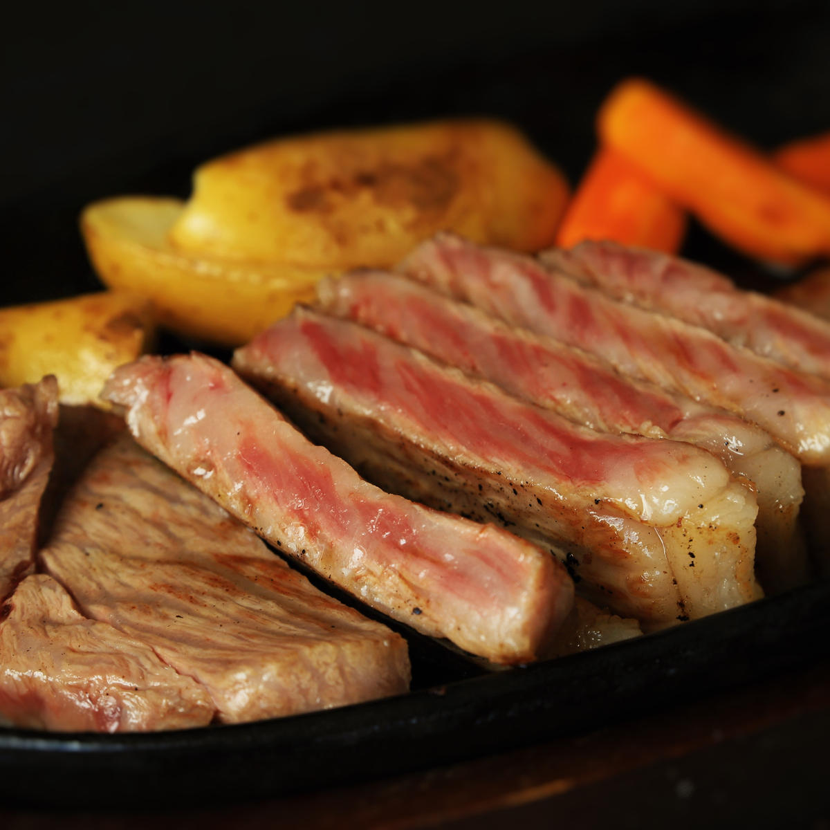 【冷蔵・年６回お届け】特選 黒田庄和牛霜降り・肩ロースプレミアムセット（焼肉・すき焼き・しゃぶしゃぶ・ステーキから選べます！） 