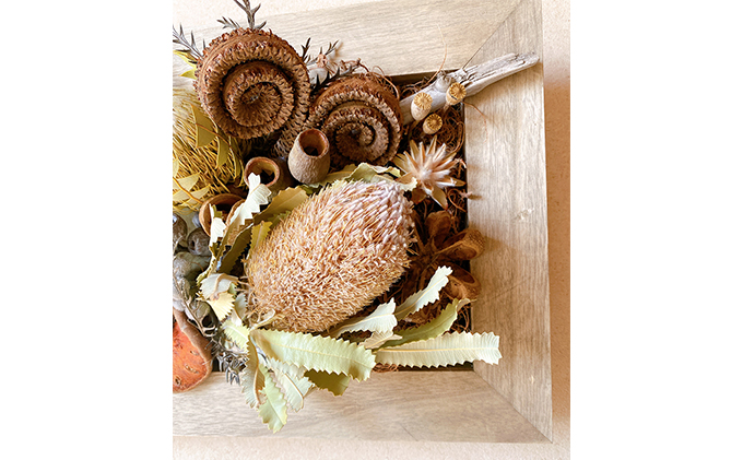 ドライフラワーウッドフレームL インテリア 雑貨 お花 ワイルドフラワー 立体的 ダイナミック 天然木フレーム アンテーク 玄関 リビング 壁掛け 