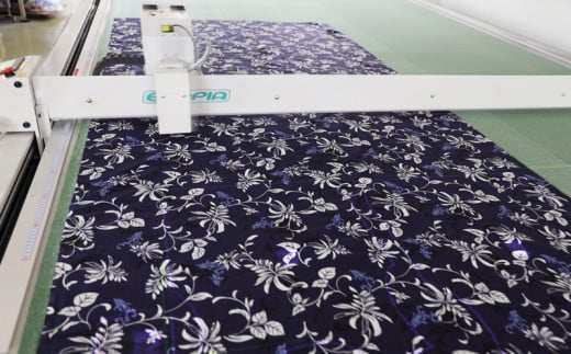 紳士用かりゆしウェア　クマノミと亀とヒトデ柄　オフ/エンジ【Ｍサイズ】S1829