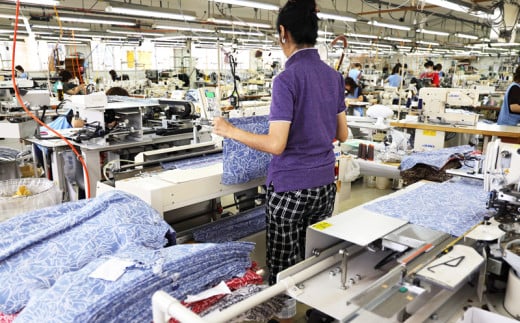 紳士用かりゆしウェア　クマノミと亀とヒトデ柄　ライラック【Ｍサイズ】S1829