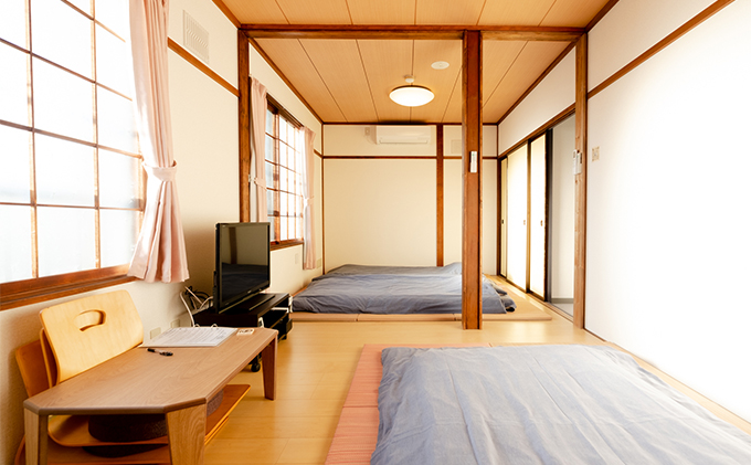 ゲストハウス松よし ご宿泊券 トリプルルーム 1泊1部屋3名様まで 宿泊チケット 旅行 家族 友人 子連れ 和 モダン 無人ゲストハウス 料理ができる オープンキッチン 喫煙ルーム トイレ シャワールーム 