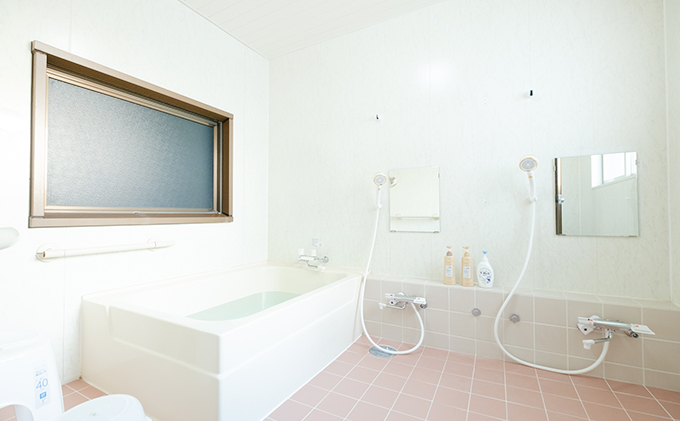 ゲストハウス松よし ご宿泊券 トリプルルーム 1泊1部屋3名様まで 宿泊チケット 旅行 家族 友人 子連れ 和 モダン 無人ゲストハウス 料理ができる オープンキッチン 喫煙ルーム トイレ シャワールーム 