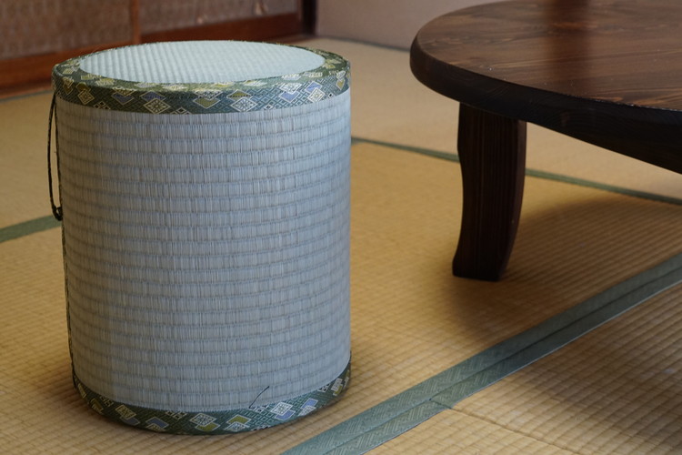 茨城県古河市のふるさと納税 畳職人が作る畳椅子 高さ35cm ※着日指定不可 | いす イス 畳 職人 畳店 手軽 腰掛 腰かけ 便利 タタミ 和雑貨 インテリア 日用品 モダン 和風 簡単 軽い 座布団 快適 イグサ 井草 父の日 敬老の日  贈答 贈り物 プレゼント ギフト 茨城県 古河市 _EA03
