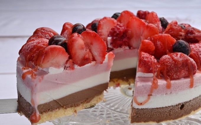 アイス ケーキ Strawberry Fields 福岡産 あまおう 苺 ゴロゴロジェラート 5号 配送不可 離島 スイーツ ひんやり 誕生日 お祝い 記念日 イベント 苺のアイスケーキ 