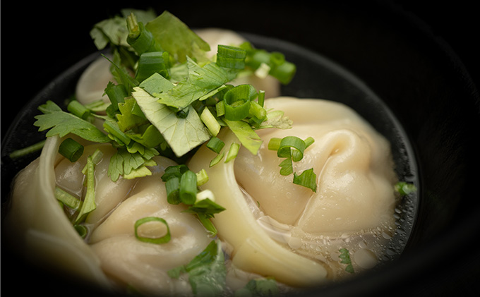 【素のまま特製】回の水餃子 5個入り×2種（プレーン・しそ）と食べるラー油セット 惣菜 冷凍 中華 野菜の甘み お肉のうまみ 手包み 朝食 あと一品 もちもち 簡単調理 
