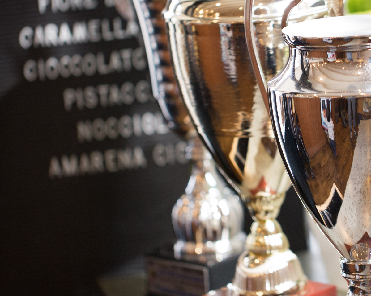 長野県軽井沢町のふるさと納税 本格イタリアンジェラート　ギフトパック12個入 デザート スイーツ ひんやり 詰め合わせ フルーツソルベット ミルク チェリー ピスタチオ ヘーゼルナッツ チョコ