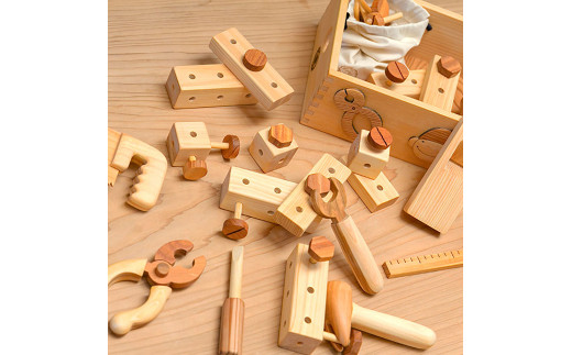 YKS044　山のくじら舎 ちびっこ大工道具セット 木のおもちゃ 知育玩具 男の子 女の子 セット 大工 ギフト 包装 ラッピング プレゼント 贈り物 贈答 出産祝い 誕生日祝い のし 熨斗対応 高知県産