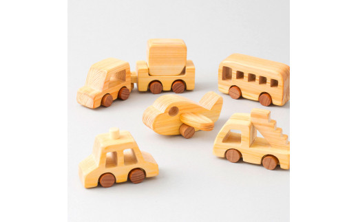 YKS029　山のくじら舎 はたらく飛行場 木製 玩具 赤ちゃん ベビー 幼児 男の子 乗り物 飛行機 ギフト 包装 ラッピング プレゼント 贈り物 贈答 出産祝い 誕生日祝い のし 熨斗対応 高知県産