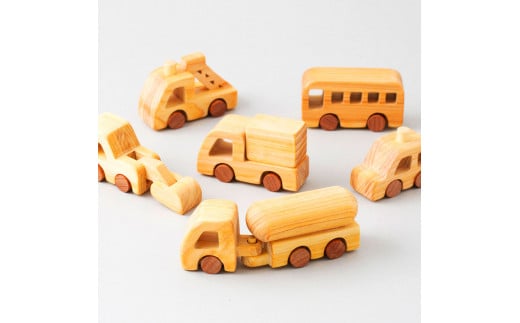 YKS028　山のくじら舎 はたらく自動車 木製 玩具 赤ちゃん ベビー 幼児 男の子 乗り物 車 ギフト 包装 ラッピング プレゼント 贈り物 贈答 出産祝い 誕生日祝い のし 熨斗対応 高知県産
