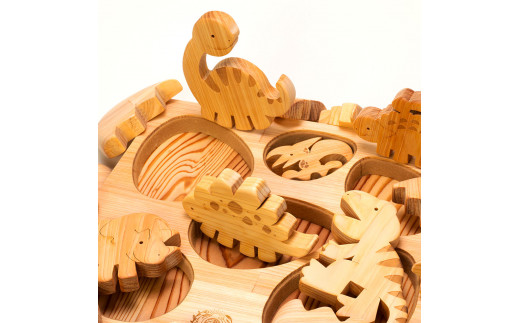 YKS022　山のくじら舎 かくれんぼパズル きょうりゅう 木製 玩具 赤ちゃん ベビー 幼児 恐竜 ギフト 包装 ラッピング プレゼント 贈り物 贈答 出産祝い 誕生日祝い のし 熨斗対応 高知県産