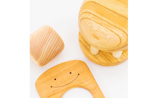 YKS017　山のくじら舎 赤ちゃんのおでかけ宝石セット　おひさま 木製 玩具 セット つみ木 歯固め コロコロ ギフト 包装 ラッピング プレゼント 贈り物 贈答 出産祝い 誕生日祝い のし 熨斗対応 高知県産