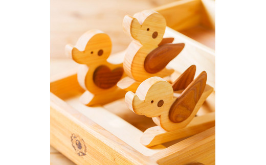 YKS007　山のくじら舎 ピヨピヨておしぐるま カタカタ 手押し 車 おしゃれ 木製 木 国産 赤ちゃん 幼児 ベビー 知育玩具 玩具 おもちゃ 木のおもちゃ ひよこ かわいい 高知県産