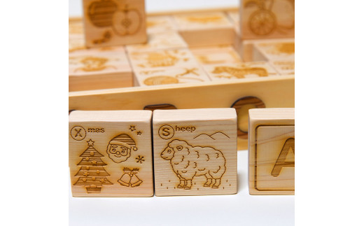 YKS004　山のくじら舎 ABCつみき 積み木 知育玩具 おもちゃ 英語 アルファベット 1歳 2歳 3歳 4歳 ギフト 包装 ラッピング プレゼント 贈り物 贈答 出産祝い 誕生日祝い のし 熨斗対応 高知県産