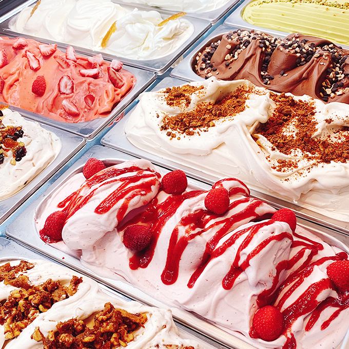 ジェラート 詰め合わせ 里庄づくし 2種類6個入り (まこもだけ 3個/ 椿 と あまおう 苺 3個） 岡山県 里庄町 送料無料 お菓子アイス 牛乳 ツバキ 抹茶 食物繊維 カリウム 