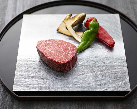 【4等級以上】極上近江牛（A4・A5）フィレステーキ　ひょうたんや特製ステーキソース付【300ｇ（150ｇ×2枚）】【E018W】