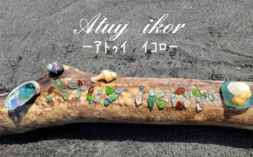 Atuy ikor 天然シーグラスネックレス グリーン（レジンコーティング）